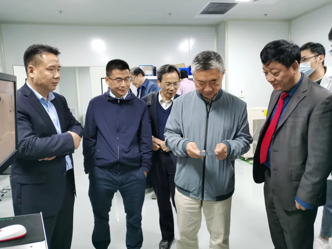 中國光谷兩項(xiàng)成果“科技成果評(píng)價(jià)會(huì)”在華日激光超快基地召開(圖5) 事業(yè)部4.jpg