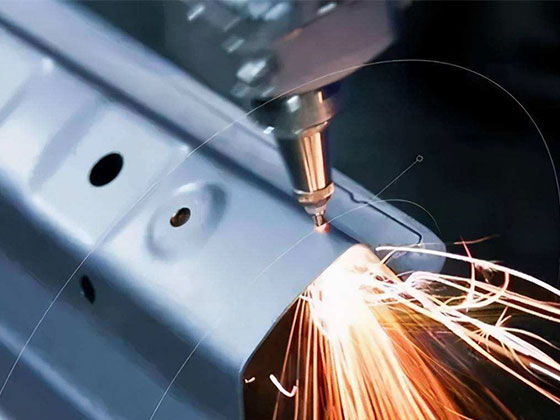 激光器由那些分類?固體與光纖有什么區(qū)別?(圖4) 工業(yè)切割.jpg