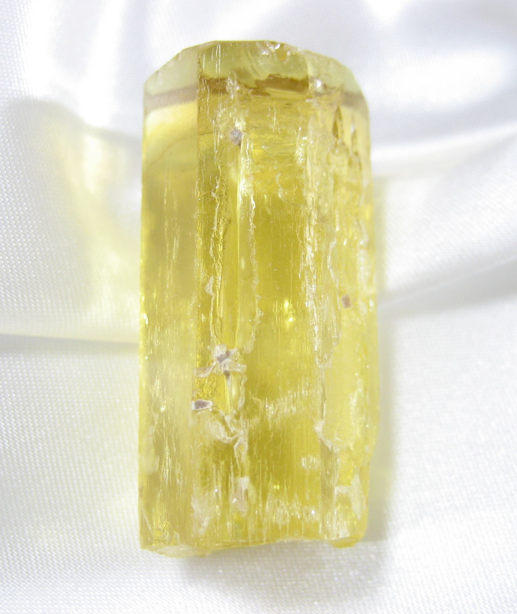 激光器核心部件—激光晶體有哪些類型?晶體功能特性是什么?(圖4) ee457d805a11b9c666de94fc7c8128f7.jpeg