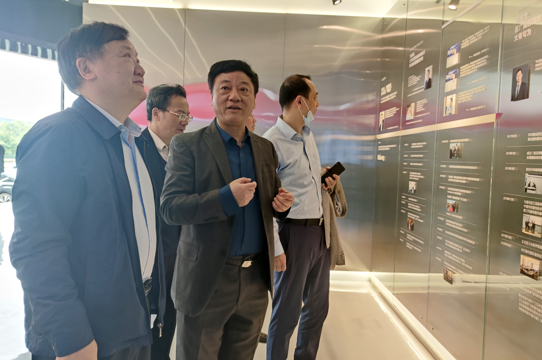 中國光谷兩項(xiàng)成果“科技成果評(píng)價(jià)會(huì)”在華日激光超快基地召開(圖6) 事業(yè)部5.png